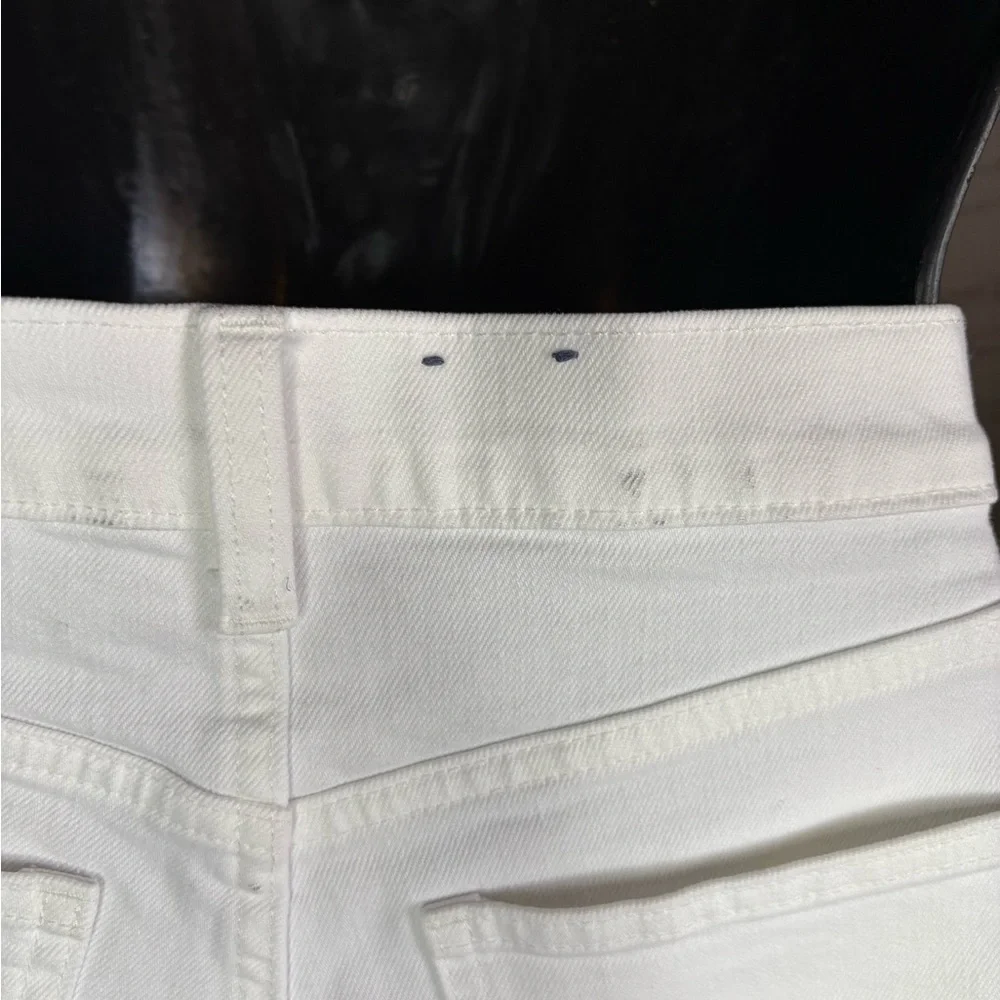 GAP women’s 4” short high rise white denim sz 27/4R preloved